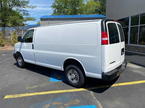 Summit White 2017 Chevrolet Express 2500 LT