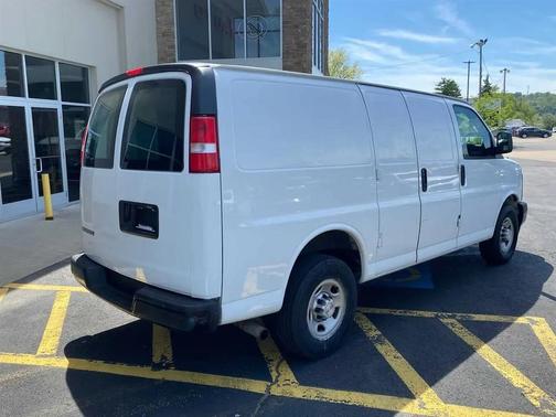Summit White 2017 Chevrolet Express 2500 LT