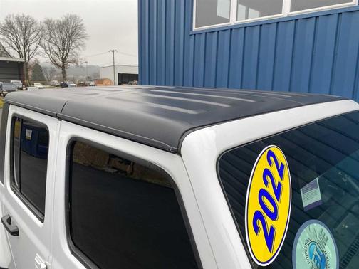 2022 Jeep Gladiator Sport S