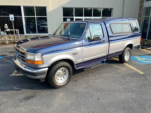 Blue 1995 Ford F-150 XLT
