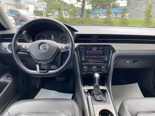 Reflex Silver Metallic 2020 Volkswagen Passat 2.0T SE