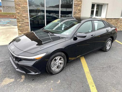 2025 Hyundai ELANTRA SE