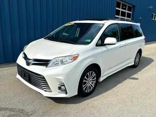 2020 Toyota Sienna XLE