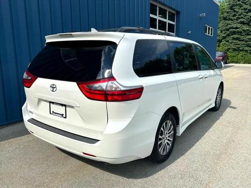 2020 Toyota Sienna XLE