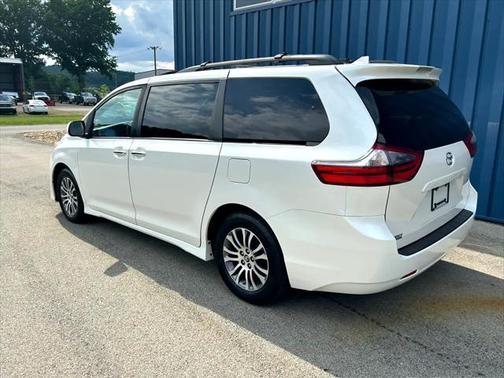 2020 Toyota Sienna XLE