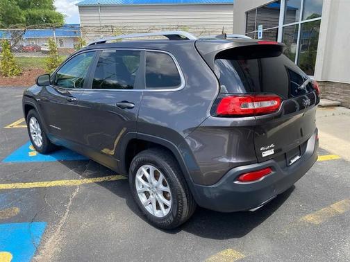 Granite Crystal Metallic Clearcoat 2016 Jeep Cherokee Latitude