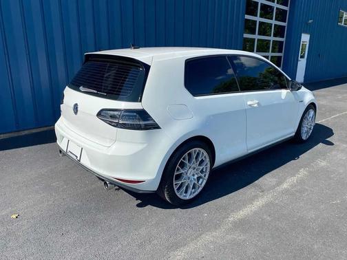 Pure White 2015 Volkswagen Golf GTI S 6M 2-Door