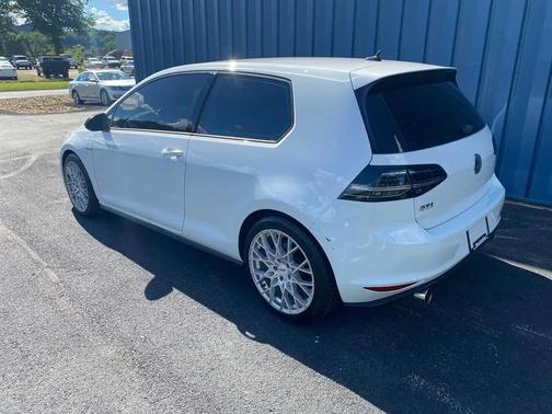 Pure White 2015 Volkswagen Golf GTI S 6M 2-Door