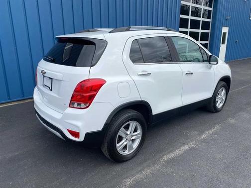 Summit White 2017 Chevrolet Trax LT