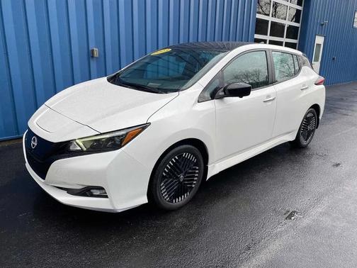2023 Nissan Leaf SV