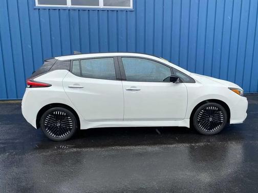 2023 Nissan Leaf SV
