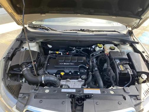 Champagne Silver Metallic 2013 Chevrolet Cruze 1LT