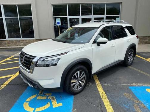 Pearl White Tricoat 2022 Nissan Pathfinder SL 4WD