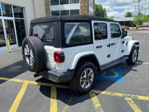 Bright White Clearcoat 2018 Jeep Wrangler Unlimited Sahara