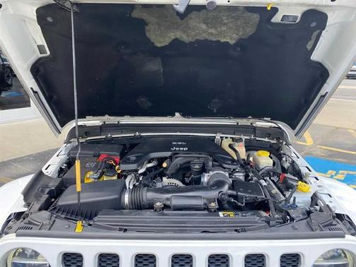 Bright White Clearcoat 2018 Jeep Wrangler Unlimited Sahara