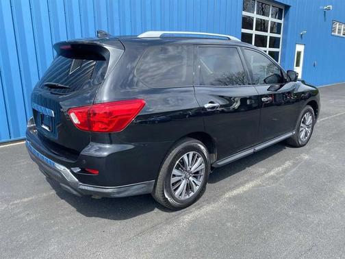 Magnetic Black Pearl 2019 Nissan Pathfinder SL 4WD