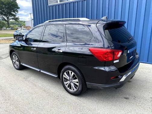 Magnetic Black Pearl 2019 Nissan Pathfinder SL 4WD