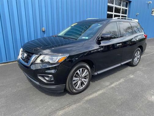 Magnetic Black Pearl 2019 Nissan Pathfinder SL 4WD