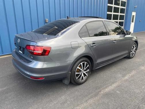 Platinum Gray Metallic 2017 Volkswagen Jetta 1.4T SE