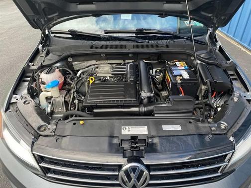 Platinum Gray Metallic 2017 Volkswagen Jetta 1.4T SE