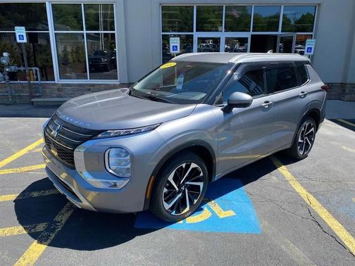 Mercury Gray Metallic 2023 Mitsubishi Outlander SEL