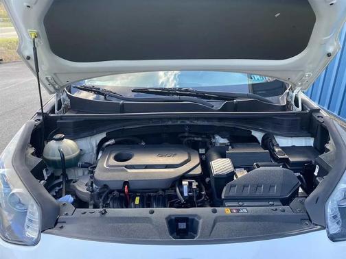 Clear White 2018 Kia Sportage LX