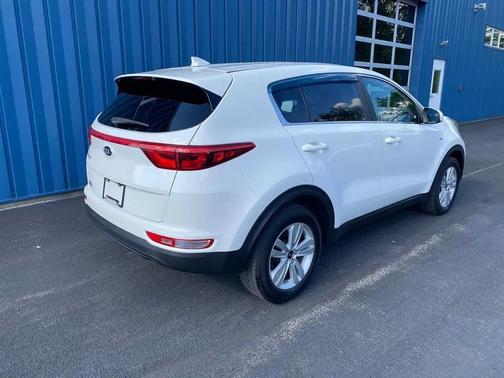 Clear White 2018 Kia Sportage LX