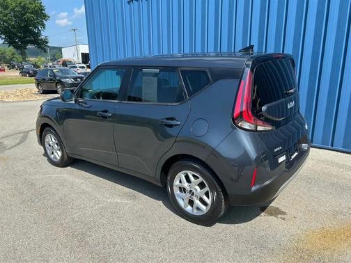 Gravity Gray 2023 Kia Soul LX CVT