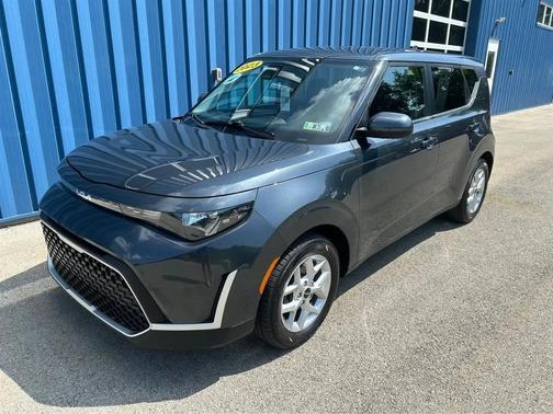 Gravity Gray 2023 Kia Soul LX CVT