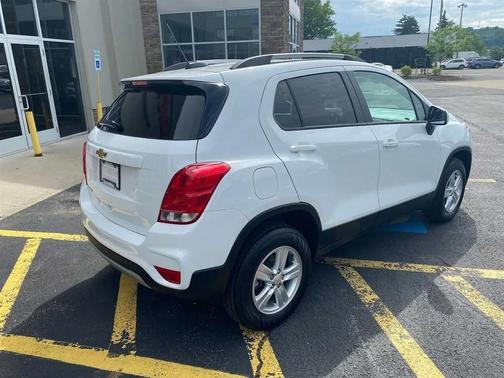Summit White 2022 Chevrolet Trax LT