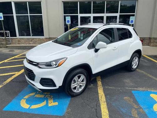 Summit White 2022 Chevrolet Trax LT