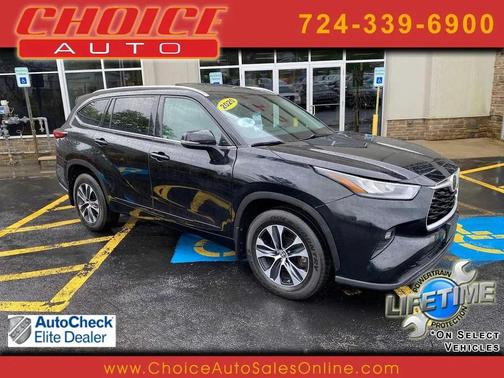 Midnight Black Metallic 2020 Toyota Highlander XLE
