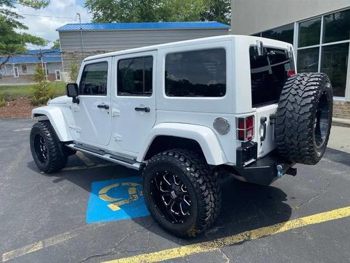 Bright White 2013 Jeep Wrangler Unlimited Sahara