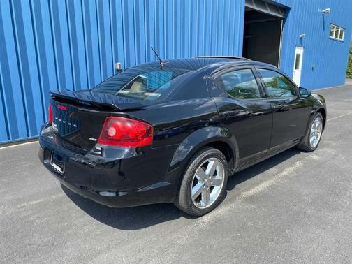 Black 2013 Dodge Avenger SXT