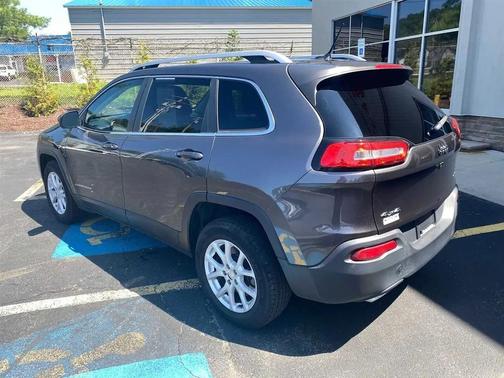 Granite Crystal Metallic Clearcoat 2017 Jeep Cherokee Latitude