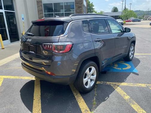 Granite Crystal Metallic Clearcoat 2019 Jeep Compass Latitude