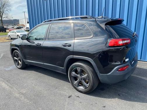 Brilliant Black Crystal Pearlcoat 2016 Jeep Cherokee Latitude