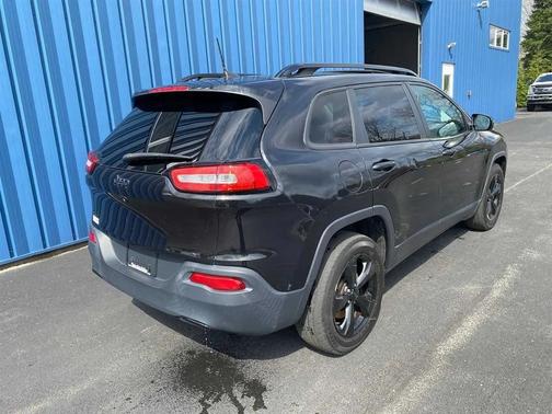 Brilliant Black Crystal Pearlcoat 2016 Jeep Cherokee Latitude