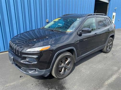 Brilliant Black Crystal Pearlcoat 2016 Jeep Cherokee Latitude