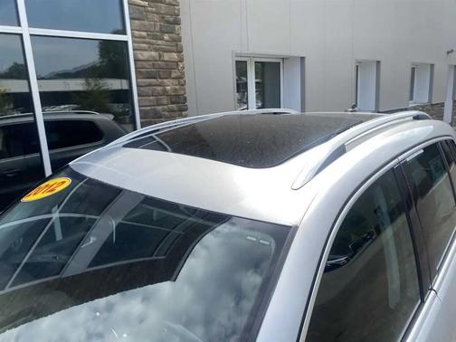 Reflex Silver Metallic 2012 Volkswagen Tiguan SE