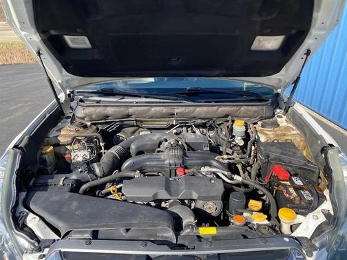 Satin White Pearl 2013 Subaru Outback 2.5i Limited