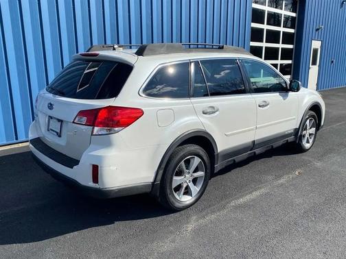 Satin White Pearl 2013 Subaru Outback 2.5i Limited