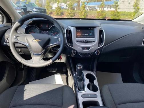 Silver Ice Metallic 2016 Chevrolet Cruze LS Auto