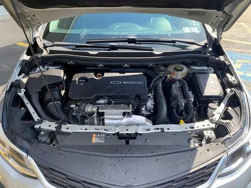 Silver Ice Metallic 2016 Chevrolet Cruze LS Auto