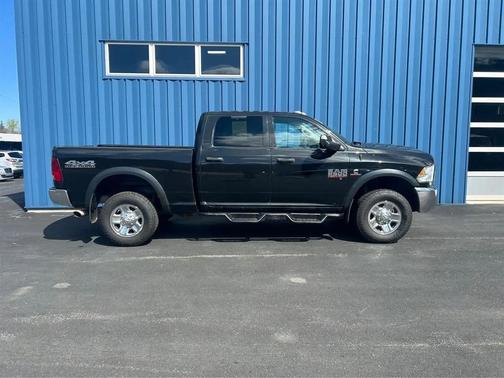 Brilliant Black Crystal Pearlcoat 2018 RAM 2500 Tradesman Crew Cab SWB 4WD