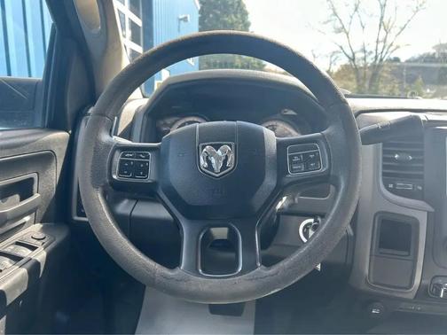 Brilliant Black Crystal Pearlcoat 2018 RAM 2500 Tradesman Crew Cab SWB 4WD