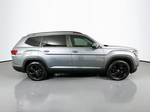 Blue Metallic 2022 Volkswagen Atlas 3.6L SE w/Technology