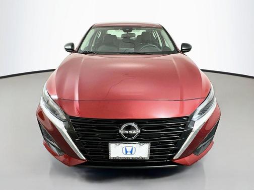 Scarlet 2024 Nissan Altima 2.5 SV
