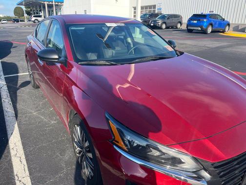 Scarlet 2024 Nissan Altima 2.5 SV