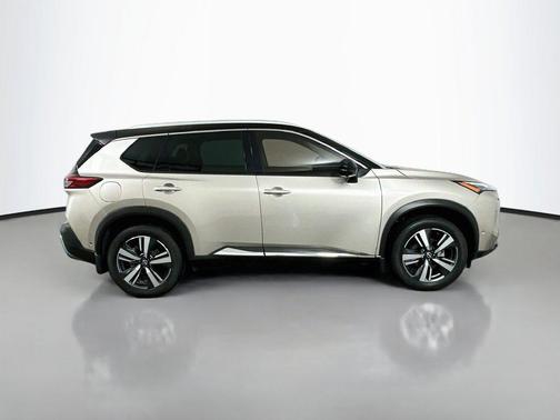 Champagne Silver Metallic 2022 Nissan Rogue SL